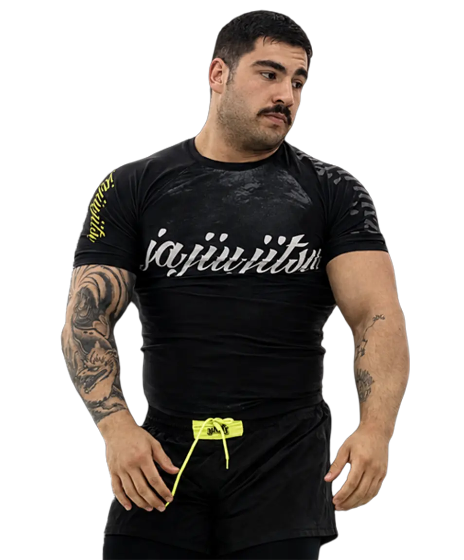 Nutricionista Junior Dalla Costa com roupa de treino de jiu-jitsu